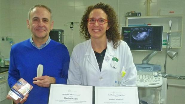 Maribel Acién y Miguel Sánchez, en su laboratorio