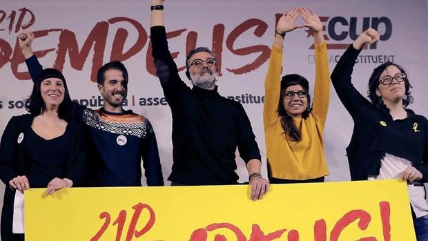 Miembros de la dirección de la CUP en un acto electoral en Barcelona