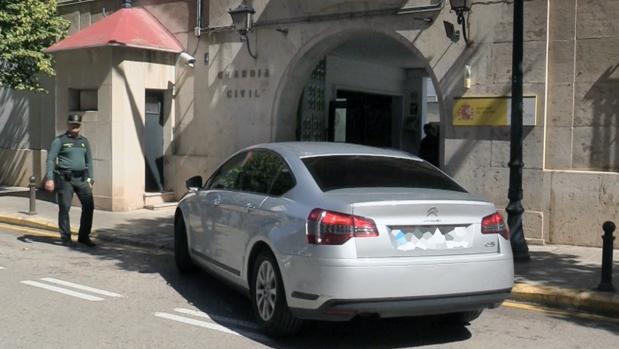 Llegada de los detenidos a la comandancia de la Guardia Civil de Patraix este miércoles