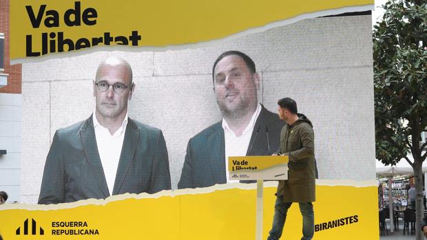 Rufián, Junqueras y Romeva en un acto de campaña