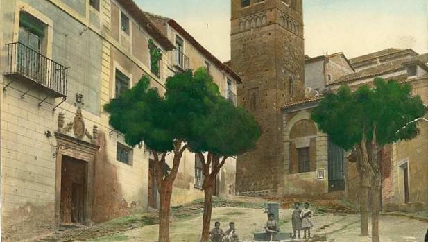 Calle de Santa Leocadia hacia 1915. A la izquierda la portada que acogería la Casa del Maestro en 1928. Fotografía de Abelardo Linares ARCHIVO MUNICIPAL DE TOLEDO. Colección: Luis Alba