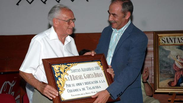 García Bodas, en 2007, con el alcalde de Talavera José Francisco Rivas