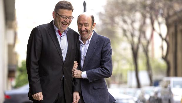 Imagen de Alfredo Pérez Rubalcaba y Ximo Puig tomada en 2013