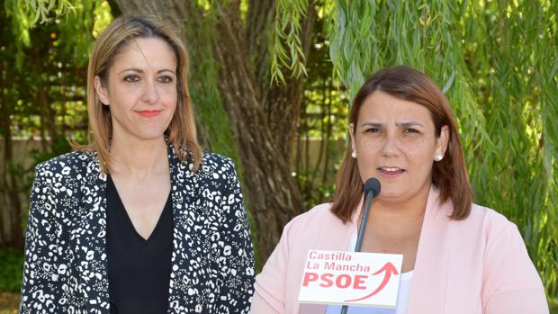 Cristina Maestre, portavoz del PSOE en Castilla-La Mancha, y Agustina García Élez, que será la próxima alcaldesa de Talavera de la Reina