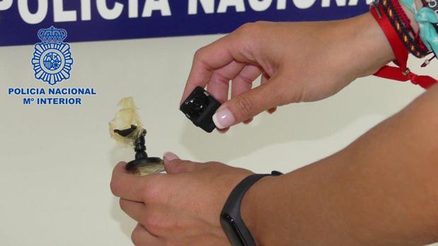 Cámara encontrada en el baño