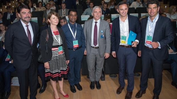 Luis Barcala, Alcalde de Alicante, Ramesh Ramadoss. Co-Chair, IEEE Blockchain lnitiative· Clara Neppel. Senior Director European Business Operations at IEEE· Christian Archambeau. Director Ejecutivo EUIPO· Cesar Sánchez. Presidente Diputación Alicante· y Manuel Bonilla. Director de SUMA