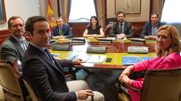 Reunión entre los equipos negociadores de PP y Vox