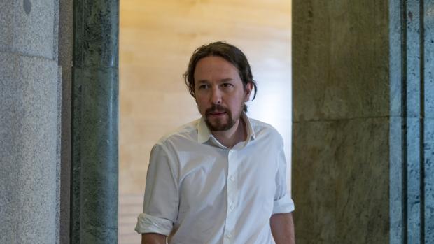 El secretario general de Podemos, Pablo Iglesias, después de la reunión con el presidente del Gobierno en funciones, Pedro Sánchez, ayer