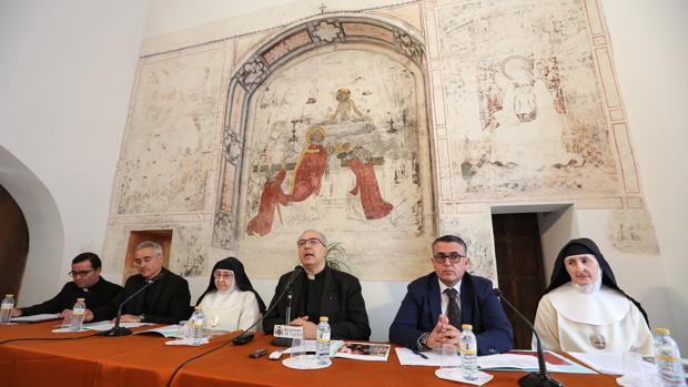 Mesa de presentación del taller de restauración de la iglesia de la Magdalena