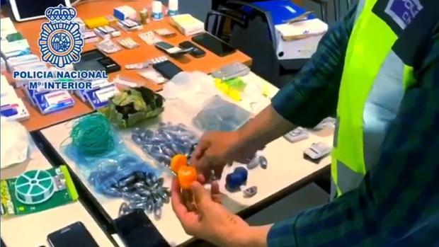 Material incautado por la Policía Nacional en el operativo en el que se ha desmantelado a la organización