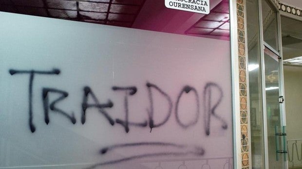 Pintada en la sede de su partido