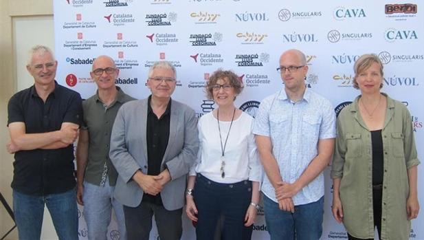 Erpenbeck y Beckmann, a la derecha, junto a parte del jurado del premio