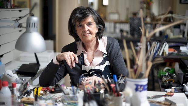 Durante los últimos veinte años, Manuela Sanz, utilizando los más diversos y sencillos materiales, ha creado cerca de un millar de bichos (Foto, Miguel Calatayud)