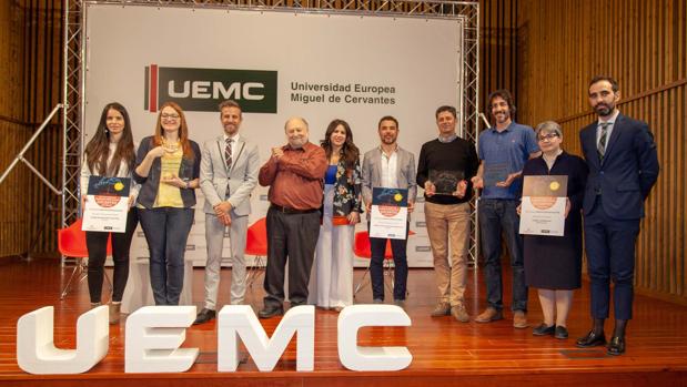Los galardonados, junto a Leandro Roldán, Robert Swartz y la rectora de la UEMC, Imelda Rodríguez