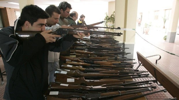 Subasta pública de armas de la Guardia Civil en Tres Cantos en 2006
