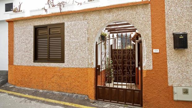 Vivienda donde la pasada noche un hombre presuntamente asesinó a su esposa