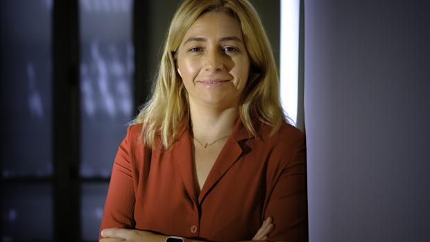 Sanz posa para ABC en su despacho