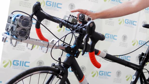 Imagen de la bicicleta instrumentada con la que se ha realizado el estudio subvencionado por la DGT