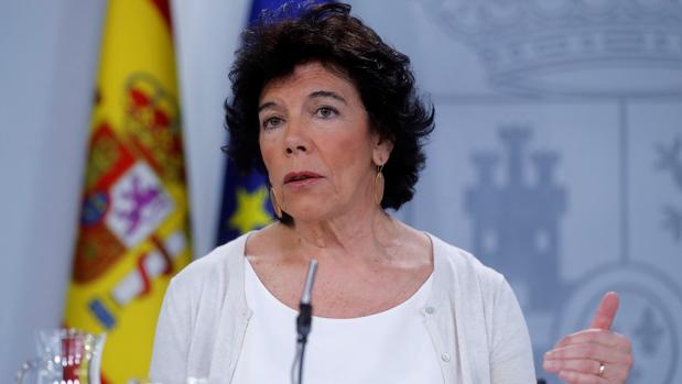 La ministra portavoz del gobierno y ministra de Educación y Formación Profesional, Isabel Celaá, hoy durante la rueda de prensa tras el Consejo de Ministros