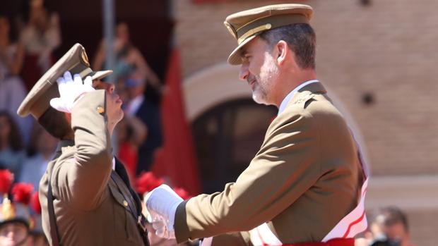 Felipe VI, durante el acto de entrega de despachos