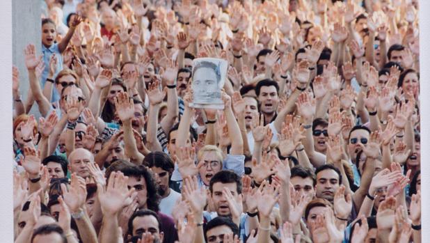 Manifestación en 1997 contra el secuestro de Blanco