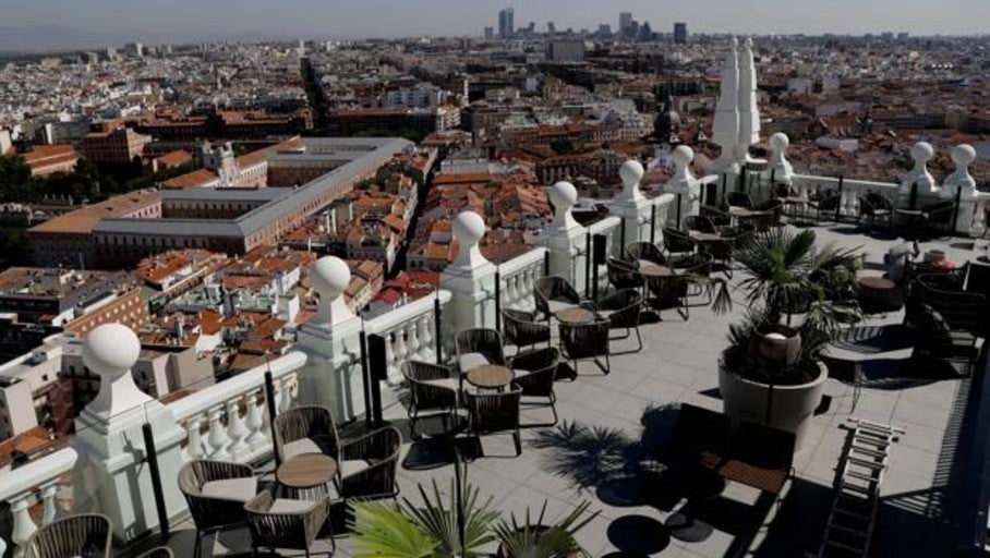 El Edificio España recupera la esencia de los años 50 en el hotel que abrirá «en unos días»