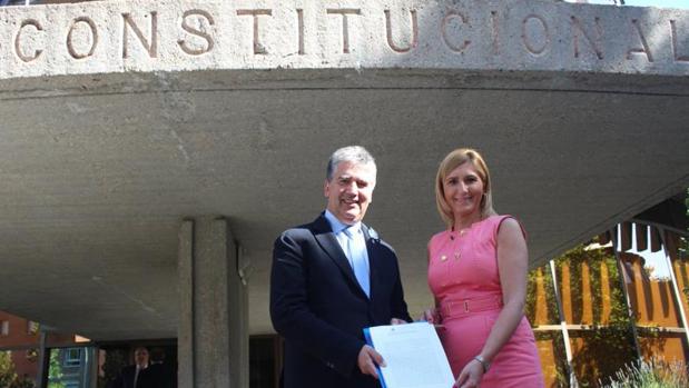 Cosidó y Pradas, al presentar el recurso en el TC contra la ley de abusos policiales vasca