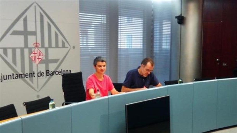 Acuerdo para evitar el desalojo de 7 familias vulnerables en el Raval