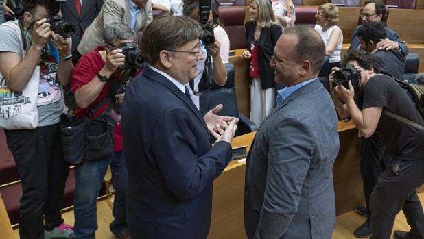 Ximo Puig y Rubén Martínez Dalmau, en las Cortes Valencianas