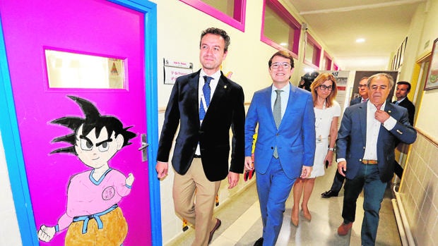 El presidente de la Junta, Alfonso Fernández Mañueco, inaugura el Curso de verano Prensa y Poder