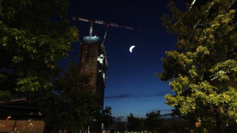 Una réplica de la Luna iluminará Madrid desde la quinta torre