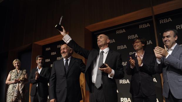 Don Winslow, en 2015, tras recoger el galardón