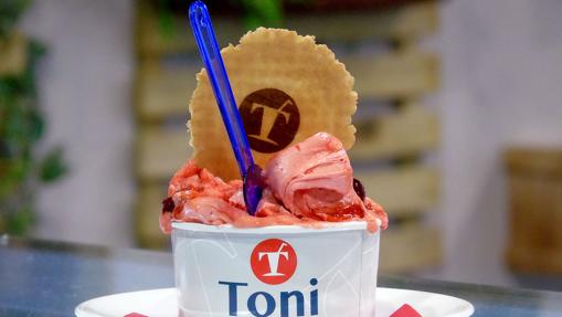 Imagen de una tarrina de helado de fresa