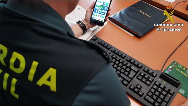 Un guardia civil en dependencias oficiales en la Comunidad Valenciana