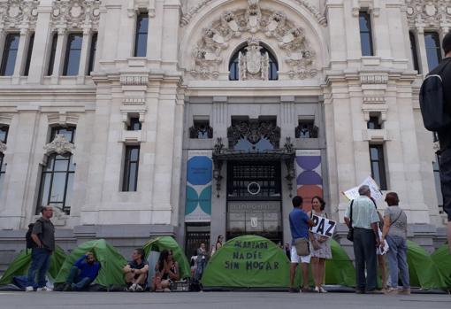 Asà estaban acampados los sin techo antes de ser desalojados de Cibeles