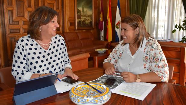 Patricia Franco y Tita García Élez durante su encuentro en Talavera