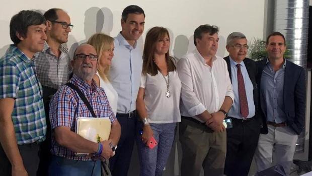 El presidente del Gobierno, con representantes de Soria Ya y Teruel Existe, este martes en Madrid