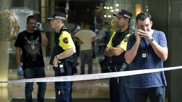 Imagen de agentes e investigadores de la Policía y de la Guardia Urbana