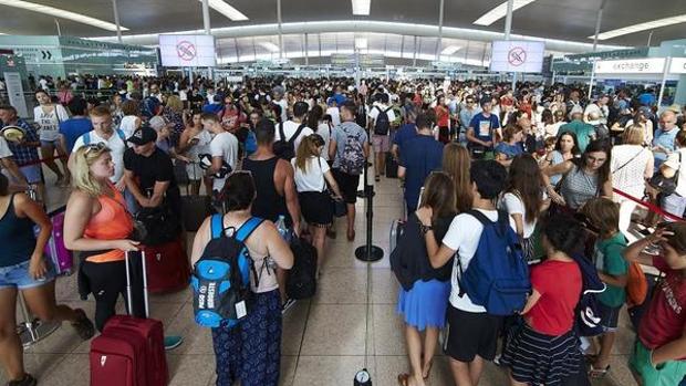 Colas en el aeropuerto de El Prat