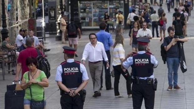 Agentes de la policía autonómica en la Rambla de Barcelona