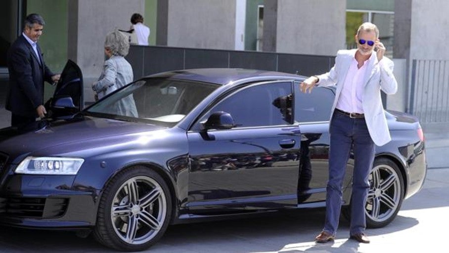 El Rey y Doña Sofía llegan al hospital donde están operando a Don Juan Carlos