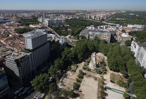 Vista general de la plaza de España y su entorno, con el túnel de Bailén al fondo