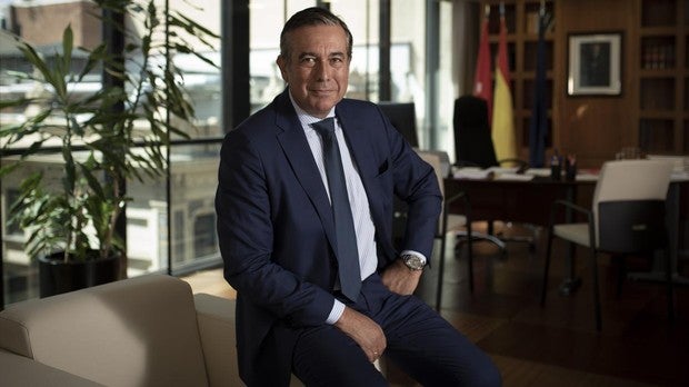 Enrique López posa para ABC tras la entrevista