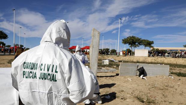 Imagen de archivo de unos agentes de la Guardia Civil