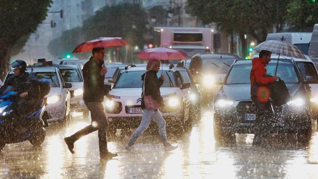 Imagen de archivo de una jornada de lluvia en Valencia