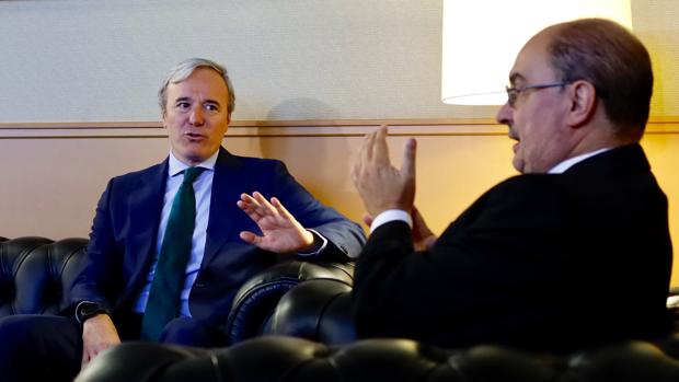 El alcalde Jorge Azcón y el presidente Lambán, durante la reunión que mantuvieron este lunes