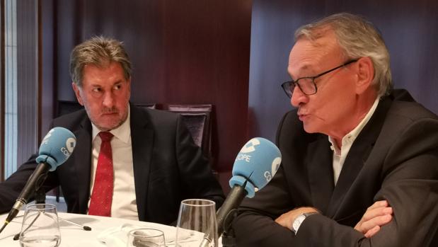 Amancio López y Antón Costas, durante la grabación de «Converses» de Cope Catalunya