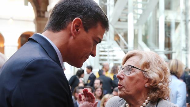 Pedro Sánchez y Manuela Carmena, en una imagen de archivo
