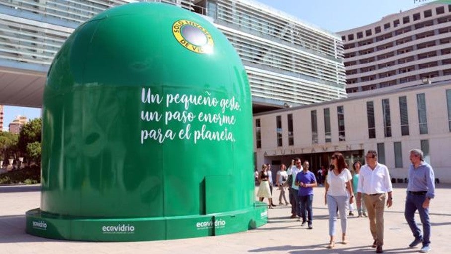 Multas de 650 euros a bares y restaurantes de Valencia que no reciclen vidrio