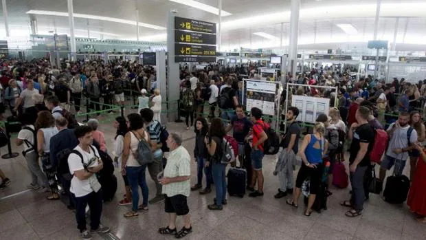 «Tsunami Democràtic» convoca al independentismo a ocupar el aeropuerto de Barcelona